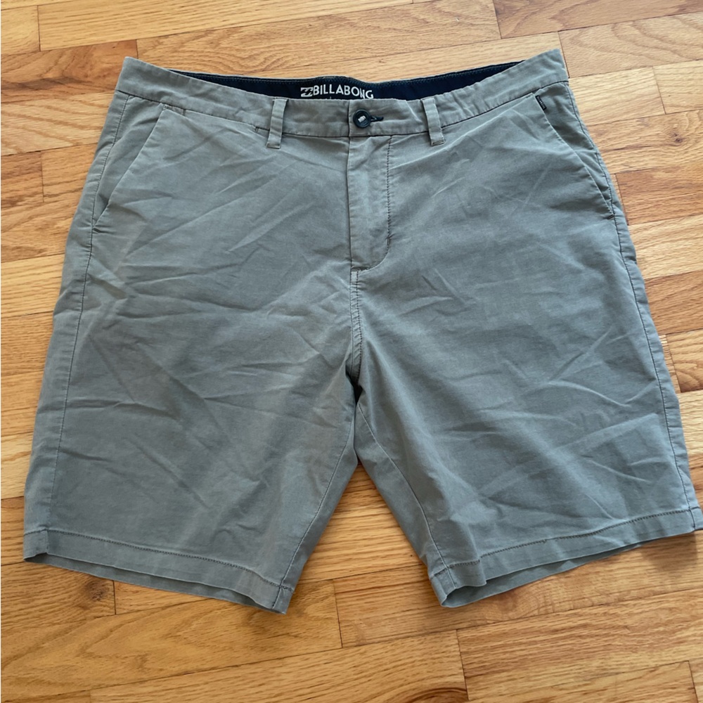 Billabong men’s Flat Front Shorts 36 khaki